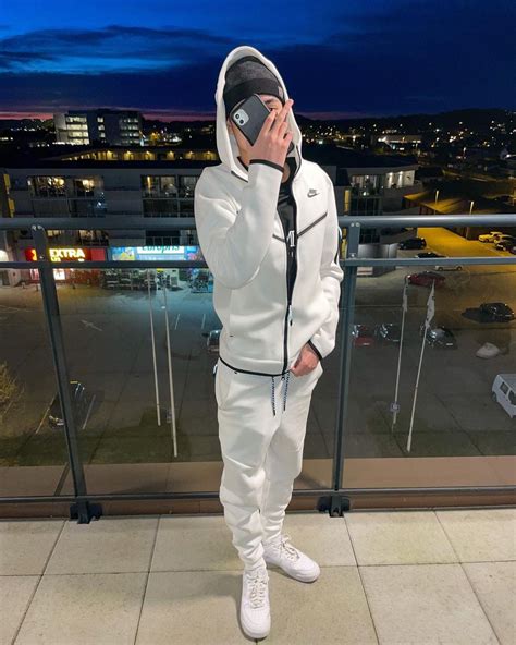 nike tech fleece white outfit